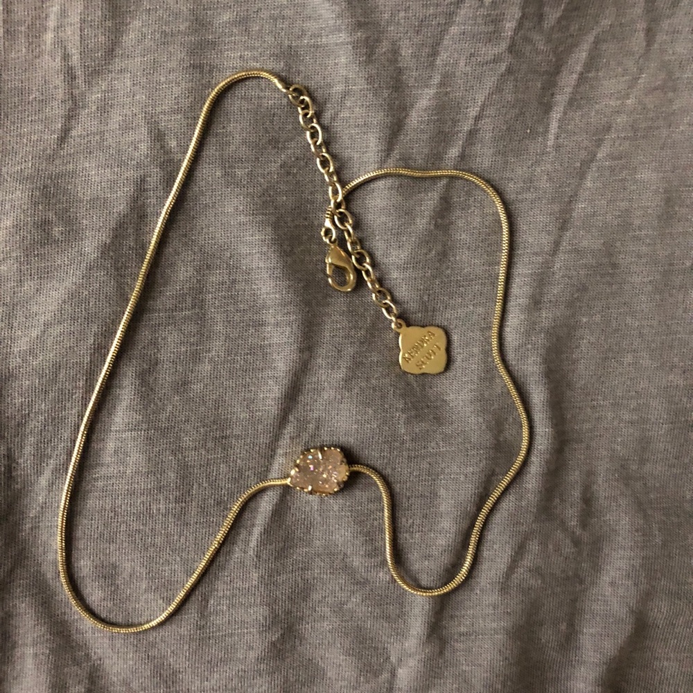 Kendra Scott necklace